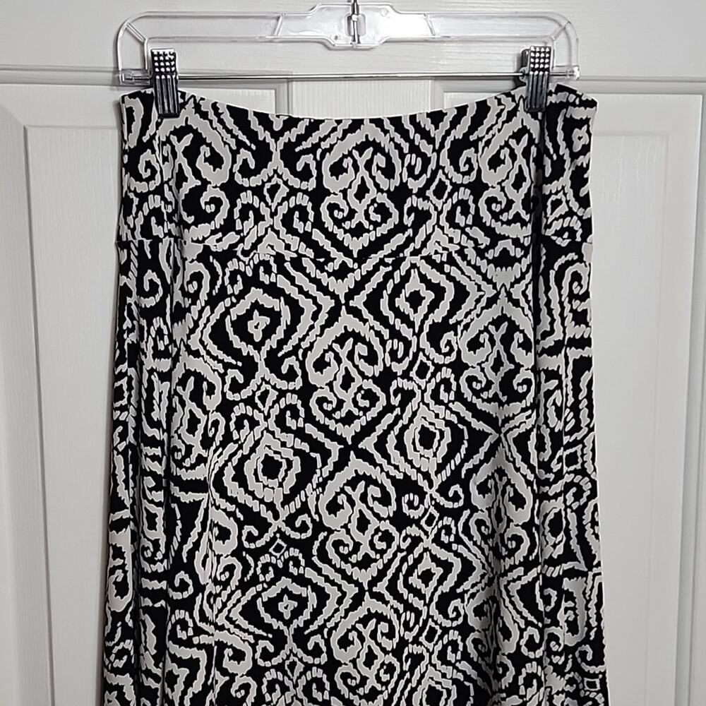 Chicos Size 1 Pull On Skirt, Black/White - Picture 2 of 5